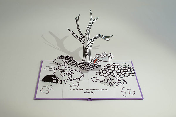 Projet livre pop-up "Variation pour un loup et un jardin potager", loup dans la lande, face