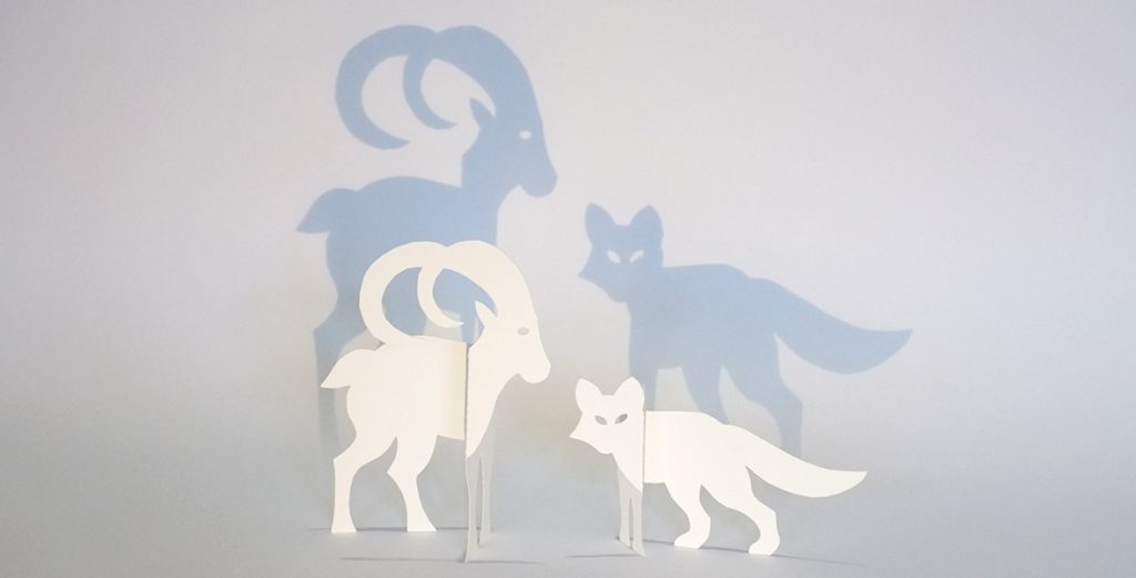 Saynète d'hiver en papier découpé, bouquetin et renard