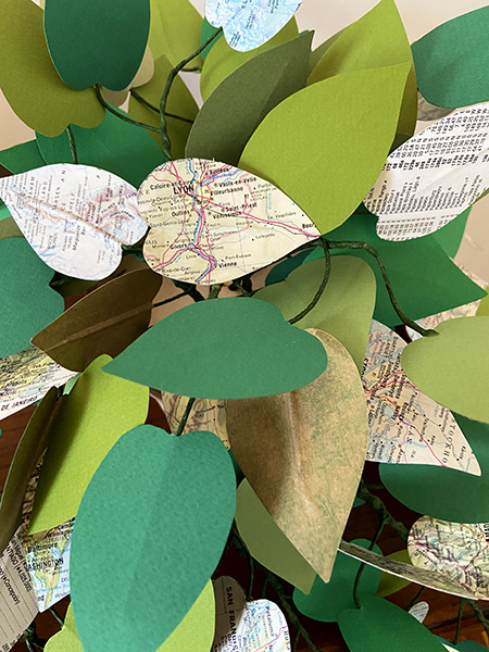 Philodendron voyageur, objet papier réalisé sur commande, détail de la plante