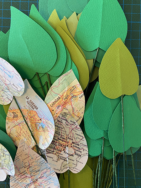 Philodendron voyageur, objet papier réalisé sur commande, préparation du feuillage