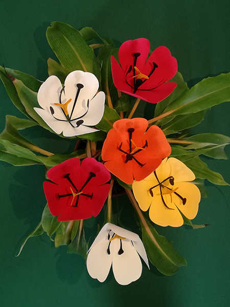 Bouquet de tulipes en papier découpé et mis en volume
